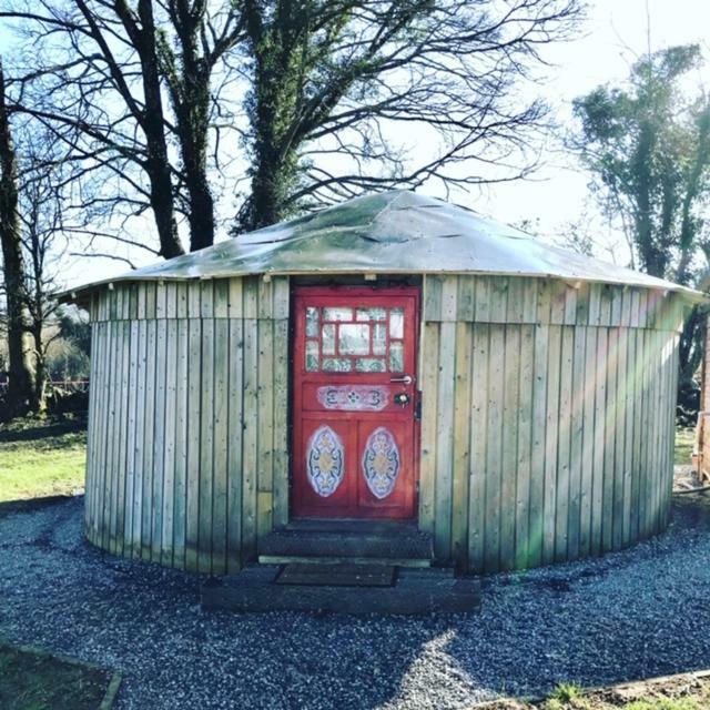 Mcclure Yurt At Carrigeen Glamping Килкени Екстериор снимка